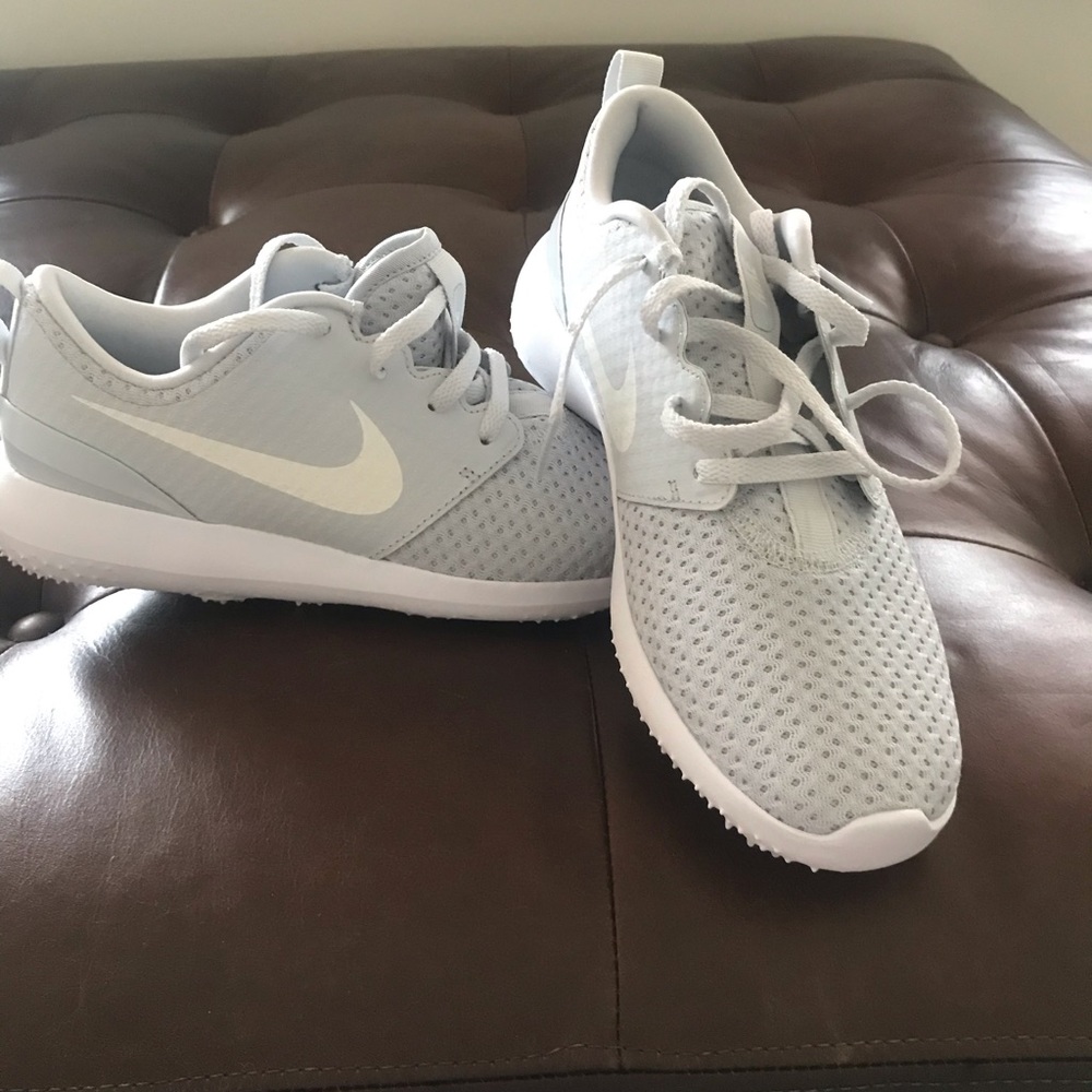 Ladies size 6.5 light gray Nike golf shoes, new